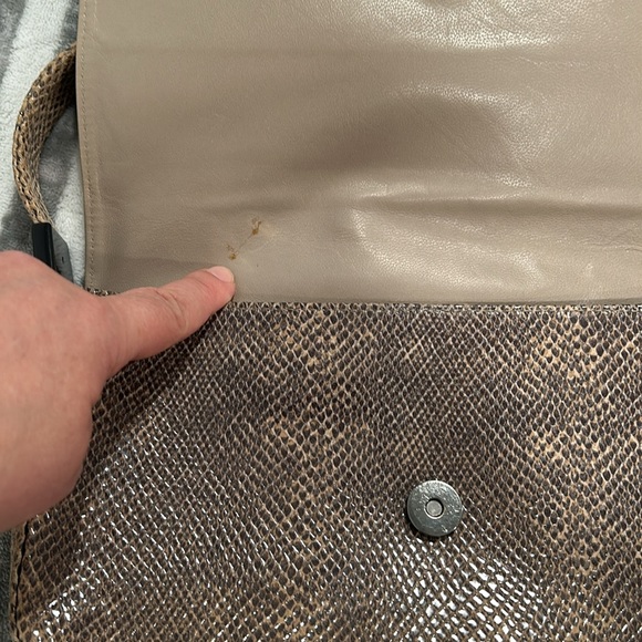 Stuart Weitzman Tan Shoulder Bag with Strap and Textured Finish - Picture 13 of 15